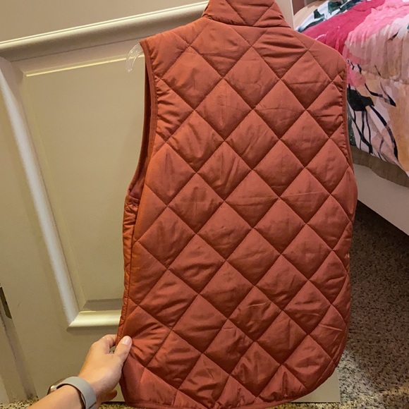 Pink vest with gold embellishments - Picture 2 of 2